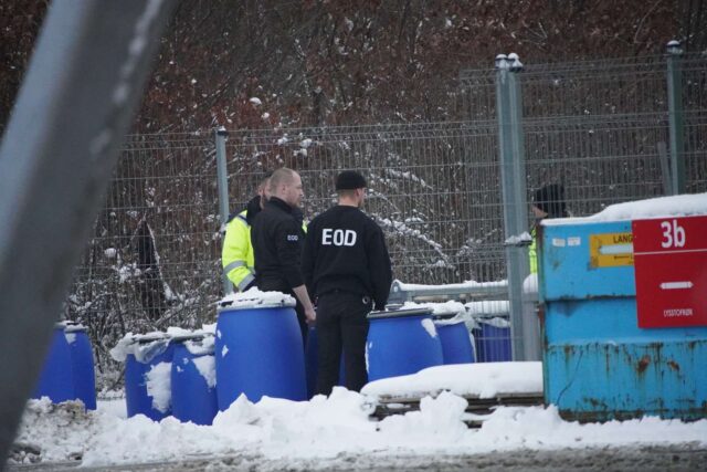 Bomberyddere til stede på genbrugsplads