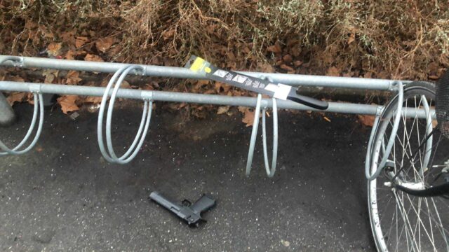 Vestegnen: Pistol og machete fundet ved station