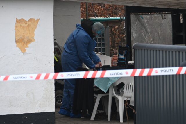 Mistænkeligt forhold: Teknikere til stede ved afspærret hus