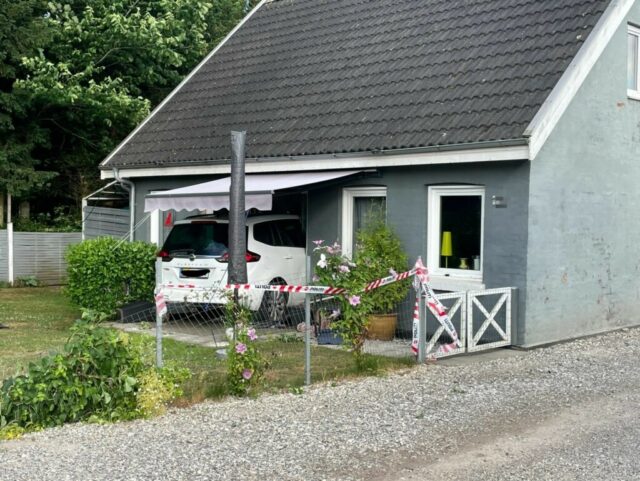 Skidefuld bag rettet: Ung mand brager ind i hus