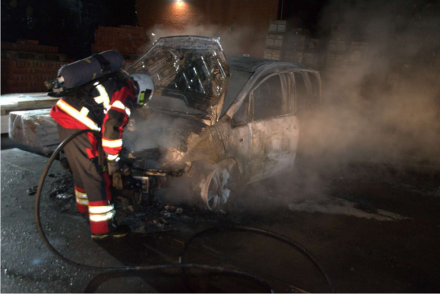 Totalskadet: Bil brændt til ukendelighed