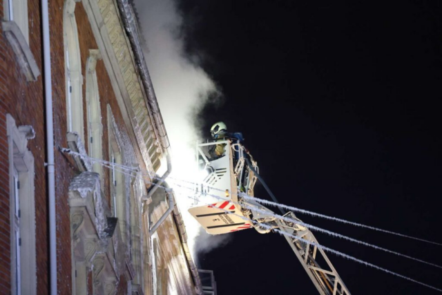 Brand i lejlighed: Mand fløjet til Rigshospitalet i nat