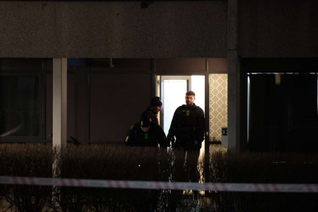 Beboer i nærområde slår alarm: Politiet arbejder på gerningssted efter anholdelse