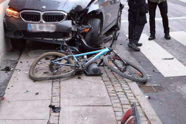 Bragede cyklist ned: Gerningsperson stak af