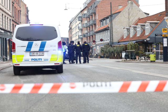 Knivstikkeri i København: Politi strømmer til stedet