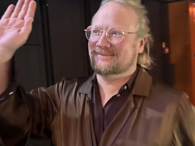 Iskold luft i ‘Naboen fra helvede’-retssag: ‘Det ender med kvælertag’