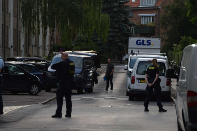 Ældre mand fundet med kniv i brystet: Angrebet med sværd inden grufuld død