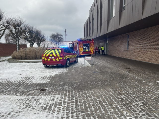 Flammer i vasketøjskurv