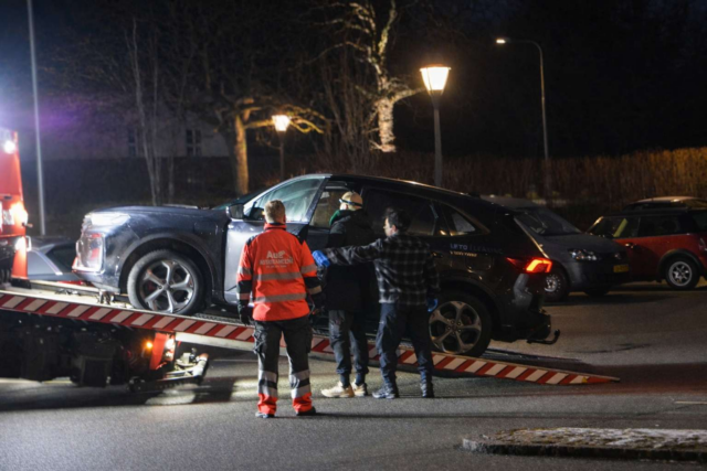 Frygtelig frihedsberøvelse: Ført væk i dna-dragt efter afspærring