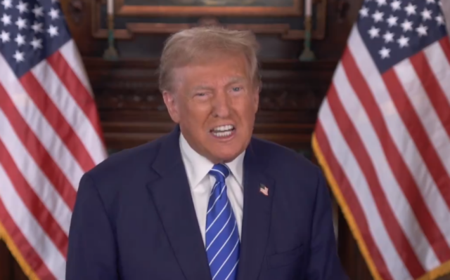 Stort problem for Trump: Tusindvis af videoer og billeder frigivet