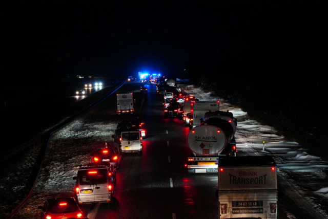 Motorvejen HELT afspærret: Det vrimler med blå blink