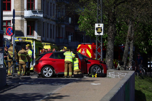 Bilist brager ind i menneskemængde på Dronning Louises Bro: Ny udvikling i sagen