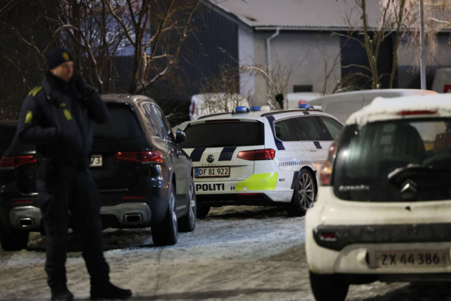 Massiv politiindsats ved moske