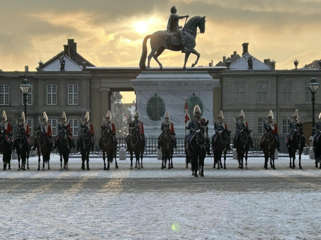 Skæbnemøde med USA: Nu melder kongehuset sig på banen