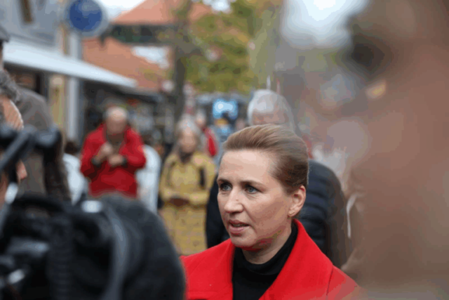 Mette F.: Danmark flager på halvt