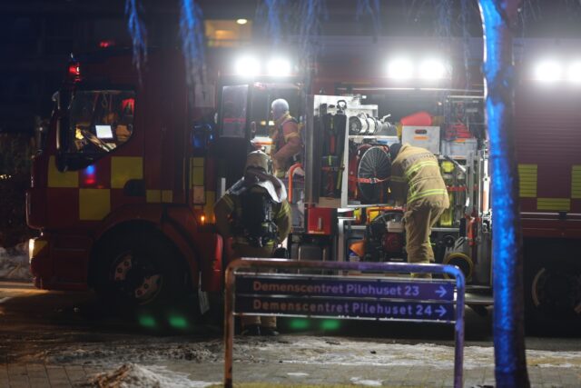 Blå blink haster ud til demenscenter: Meldinger om brand