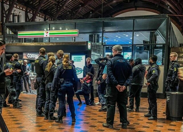 Politiet vrimler til Københavns Hovedbanegård: Voldsomt drama udspillede sig