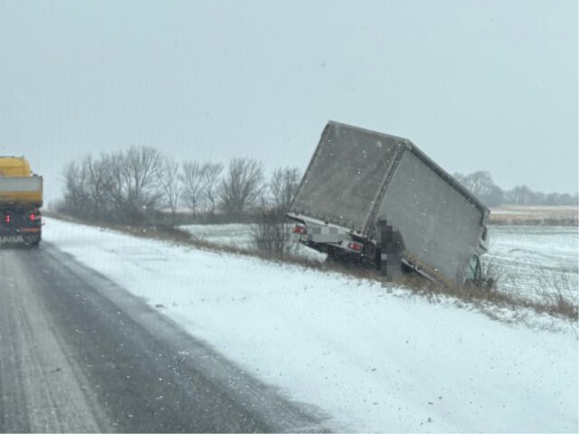 Snekaos rammer trafikken: Det vælter ind med uheld lige nu
