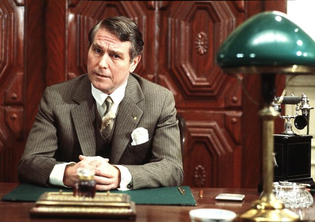 Nu kan du eje Hans Christian Varnæs’ jakkesæt