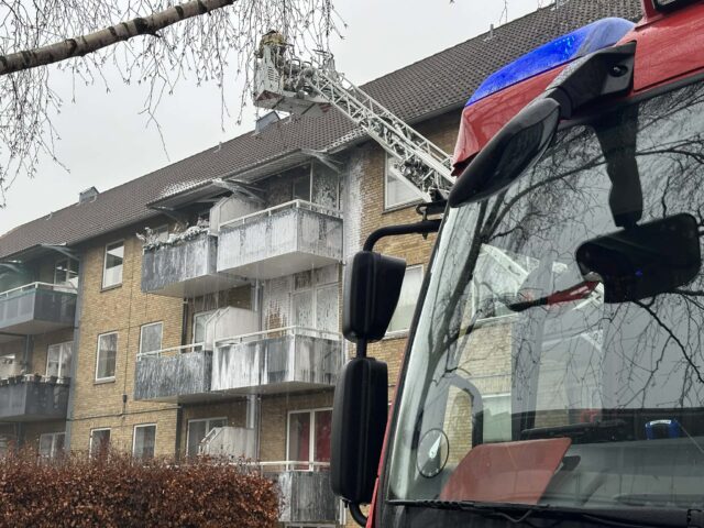 LIGE NU: Massiv udrykning til lejlighedsbrand på Vestegnen