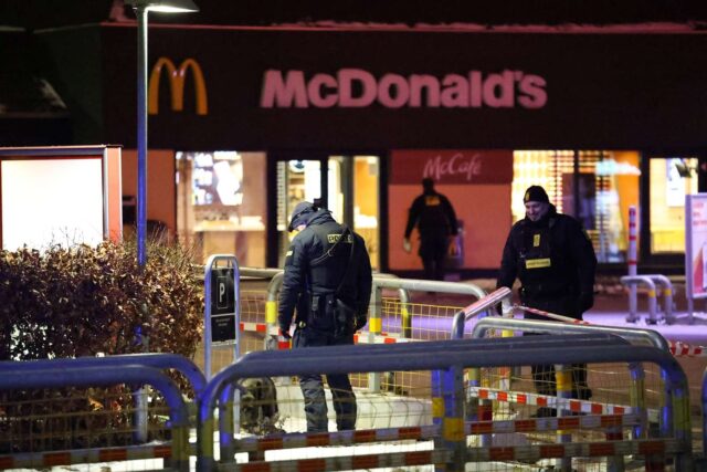 Blodig hændelse: Person stukket ned ved McDonalds