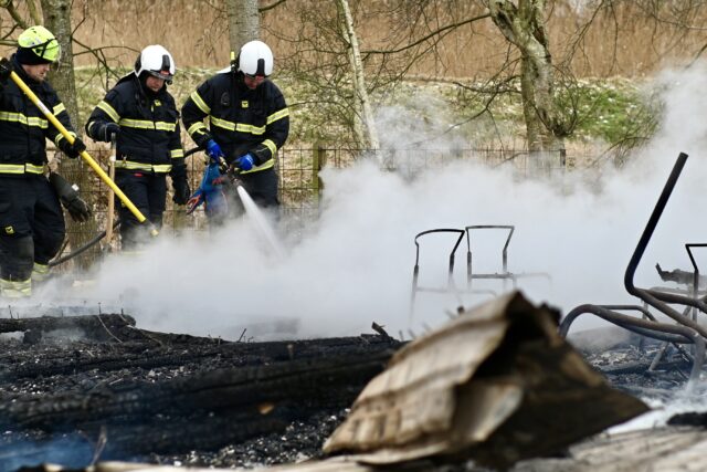 Brandvæsen må haste ud igen: Stor sommerhusbrand blusset op