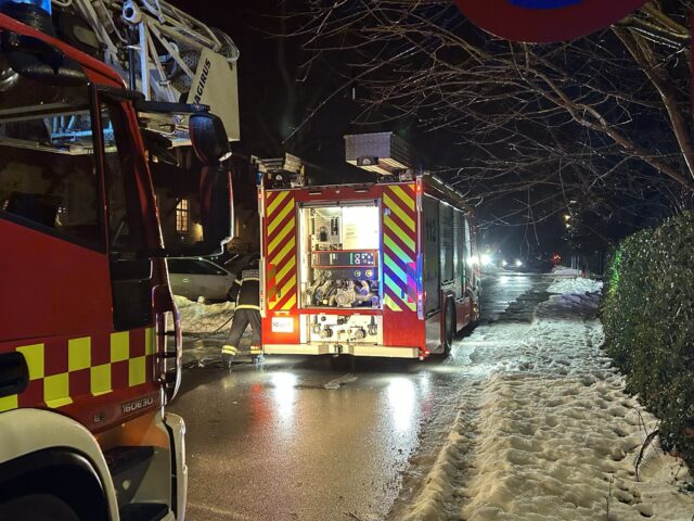 Rykker massivt ud til hotel: Meldinger om brand