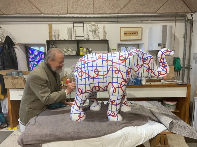 Dronning Mary og 30 farverige elefanter: Psykiatrifonden fejrer 30 år