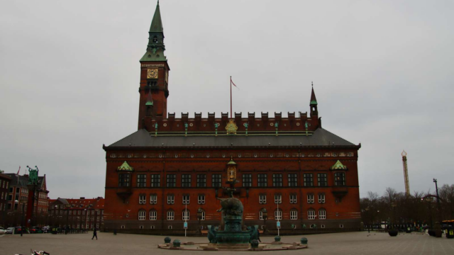 Københavns Kommune lukkede munden på lærer efter voldssag: “Hold lav profil”