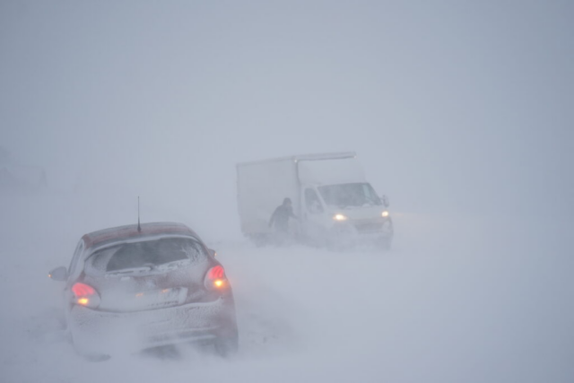 Kaos på Bornholm: Snevejr lammer al trafik