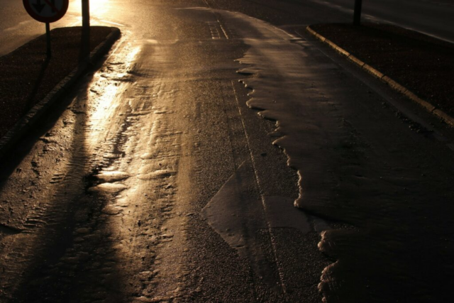 DET ER IKKE SLUT: Bilerne skøjter rundt – fem uheld i samme område