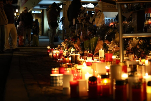 Stort mindesmærke for brandofre ramt af flammer: Ny brand efterforskes