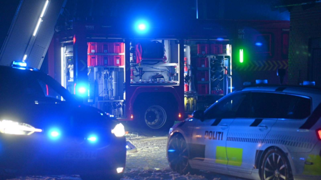 Længe på landejendom i flammer