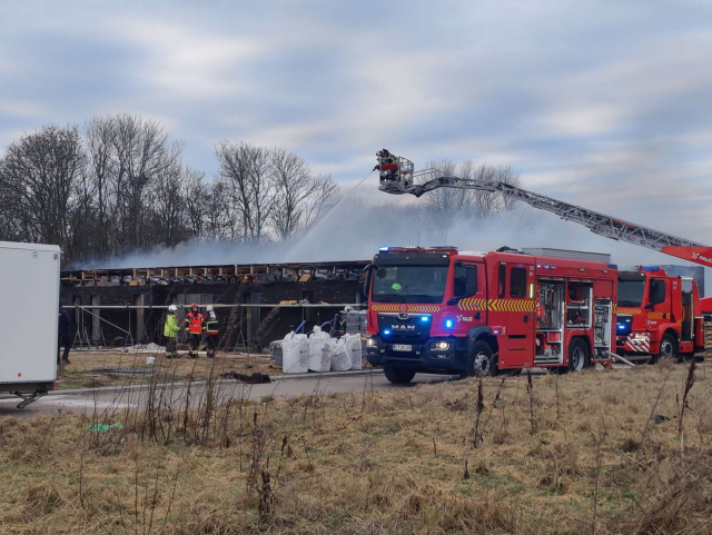 Alvorlig brand i hus: Forventer at kæmpe med flammerne i flere timer