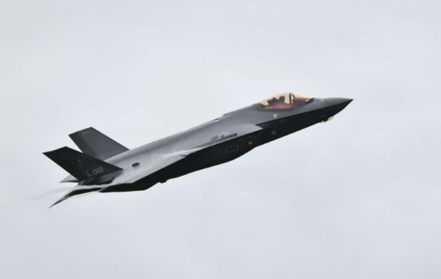 LIGE NU: Danmark sender kampfly til Grønland