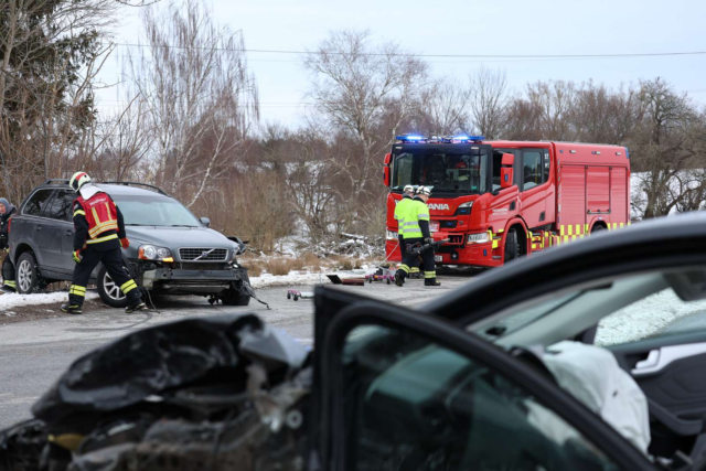 Vej spærret efter hårdt uheld