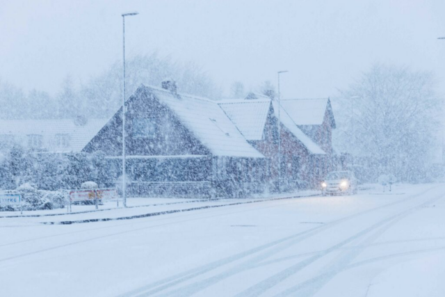 Vinteren slår til igen: Op til 15 centimeter sne på vej – her rammer det