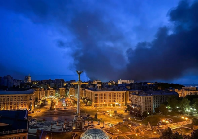Kyiv ramt af voldsomt luftangreb: Bygninger lagt i ruiner