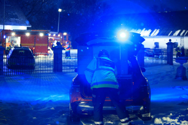 Stor gårdbrand bryder ud