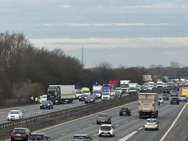 Massiv kø rammer motorvejsbilister efter uheld i myldretiden
