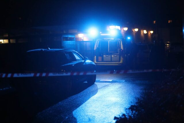 LIGE NU: Flere ramt af knivstik – 20 personer i masseslagsmål