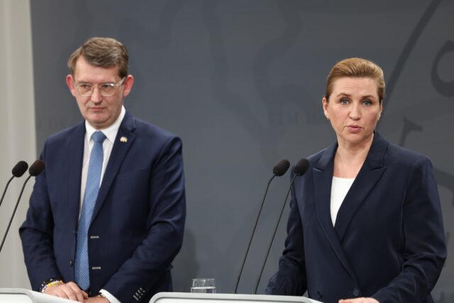 Mundhuggeri for åben skærm: Voldsom anklage mod partileder