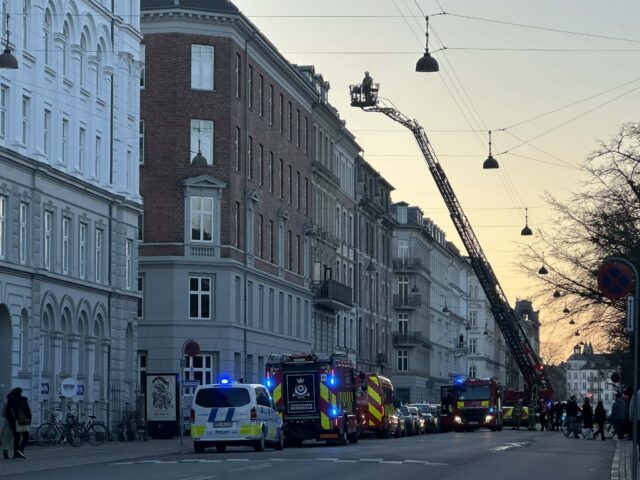 Massiv udrykning midt i København: Helt spærret