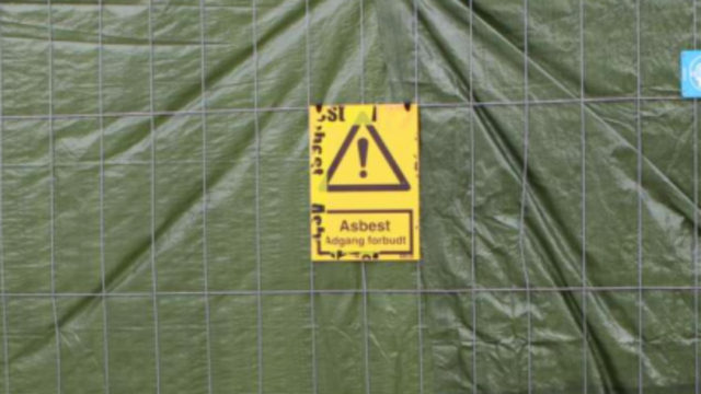 Asbest-chok: ‘Hold jeres børn fra det’