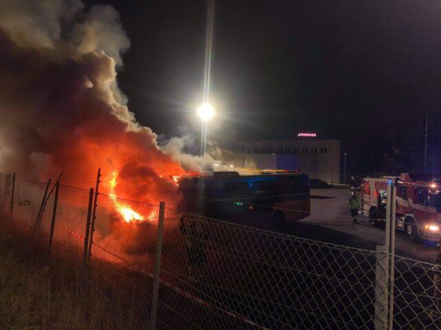 Voldsom busbrand: Mindst seks personer mister livet