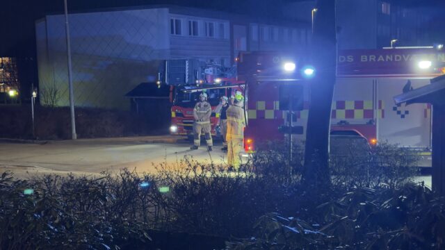 Mystisk røglugt i Viby: Flere brandbiler til stede