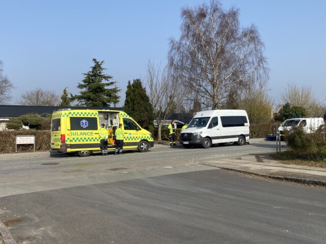 Haster ud til ulykke i Ballerup: Person kørt på hospitalet