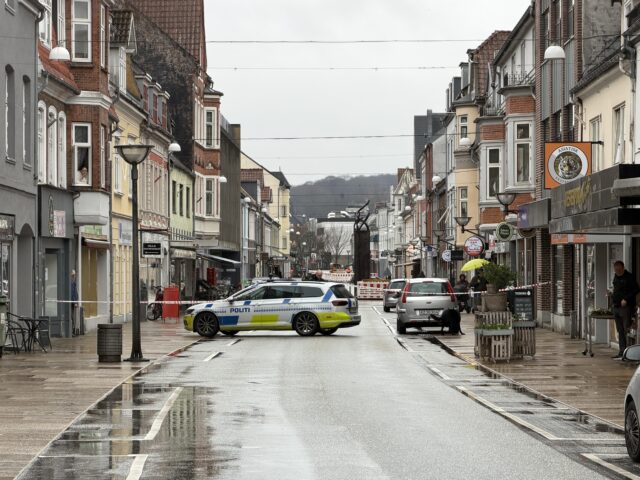 Drama i midtby: Afspærret og vrimler med politi