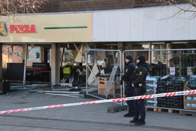Voldsom hændelse: Pizzaria sprængt i stumper