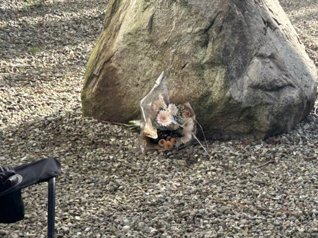 Beder borgere i området om hjælp efter drab